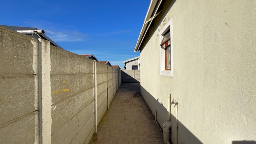 2 Bedroom Property for Sale in Lentegeur Western Cape